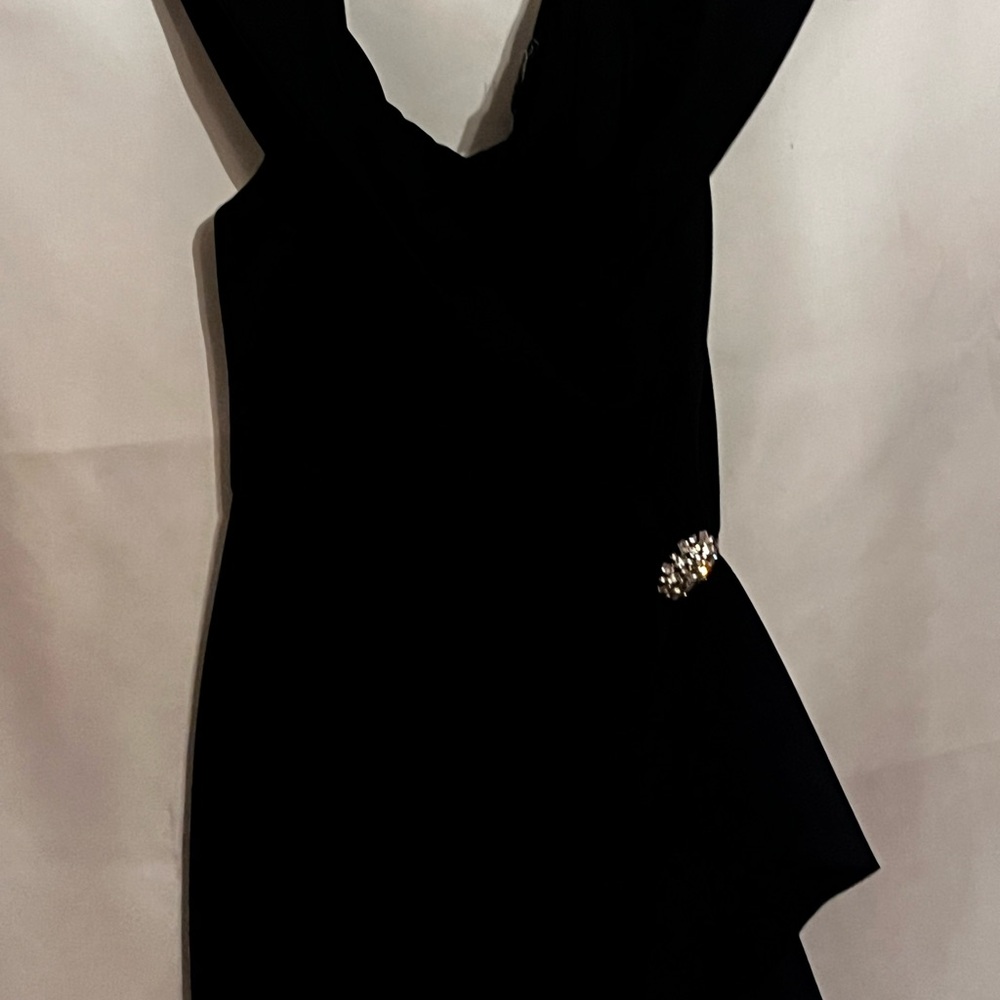 Jessica Howard One-Shoulder Black Evening Dress with Rhinestone Brooch